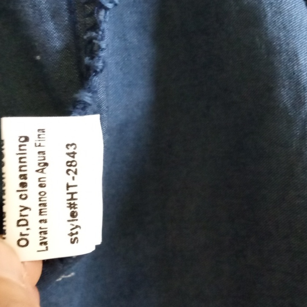 The Hanger Western style denim shirt pearlized snaps missing top snap - Picture 6 of 9